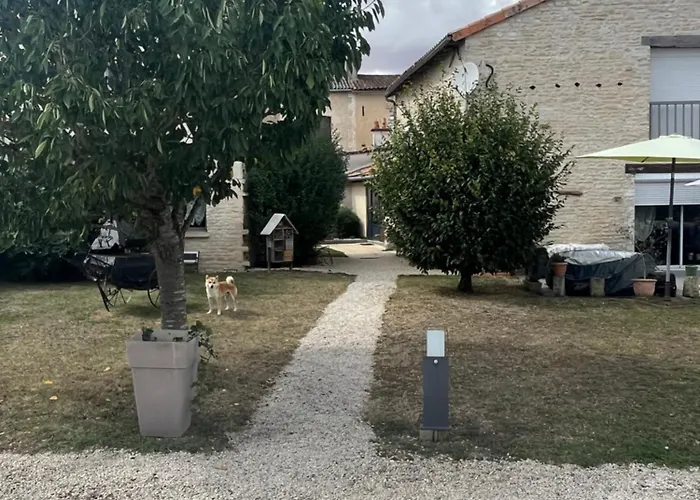 Charmante Maisonnette Proche Futuroscope Apartamento *